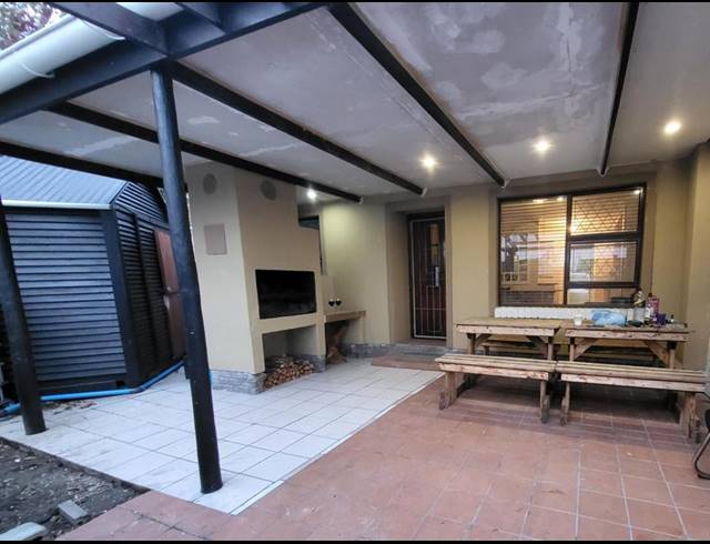 2 BEDROOM TOWNHOUSE FOR SALE IN LORRAINE